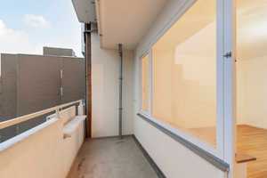 Bezugsfrei! Lichtdurchflutete 2-Zi.-Wohnung mit Balkon in Top-Lage – Hannover – Vorschaubild 3