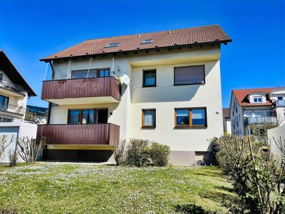 *FRISCH MODERNISIERT* Sofort beziehbare 3 Zimmer-Dachgeschosswohnung mit Keller, Balkon und Garage i