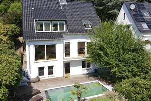Stilvoll saniertes Einfamilienhaus in Witten-Bommern – Moderner Luxus mit Pool – Die vollständige Adresse der Immobilie erhältst du vom Anbieter., 58452 Bommern, Witten – Vorschaubild 1