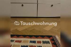 Tauschwohnung: Sanierte 2 Zimmer Altbau Whg m. großer Küche gg 2,5-4 Zimmer