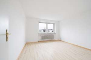 Gut geschnittene 2-Zimmer-Dachgeschosswohnung mit Süd-Balkon und Blick ins Grüne - frei verfügbar – Die vollständige Adresse der Immobilie erhältst du vom Anbieter., 81477 Solln, München – Vorschaubild 5