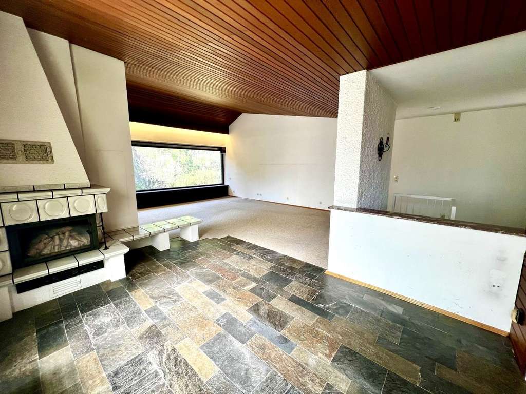 Immobilie in Kaiserslautern - KL-Bännjerrück:Großzügiges, freistehendes Einfamilienhaus m. Einliegerwhg., Garage u. schönem Garten - Bild 2