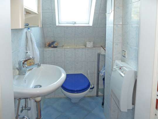 Einladendes Wohnhaus mit großer Schwimmhalle - Bild 22