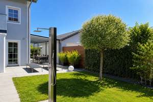 ELEGANTE DOPPELHAUSHÄLFTE MIT POOL – Die vollständige Adresse der Immobilie erhältst du vom Anbieter., 85609 Aschheim – Vorschaubild 2