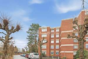 Attraktive 2-Zimmer-Wohnung mit Loggia und Tiefgaragenstellplatz in Sürth