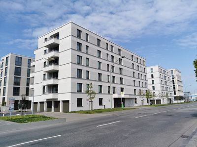 3 Zimmer- Wohnung mit EBK, FBH & Balkon am neuen Hafen!