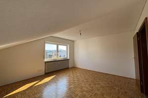Helle, geräumige und frisch sanierte 2,5 Zimmer-Dachgeschosswohnung – Uhlandstraße 1, 92637 Hammerweg, Weiden in der Oberpfalz – Vorschaubild 1