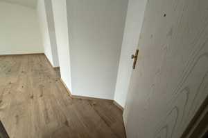 Aufzug - Südbalkon - modernes Laminat - EBK - Tiefgaragenstellplatz!! – Fichtestraße 53, 9126 Chemnitz – Vorschaubild 27