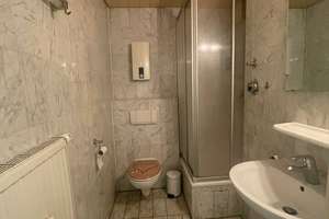 Stilvolle 1-Zimmer-Wohnung mit EBK in Düsseldorf - Nähe Universität - mit Tiefgaragen-Stellplatz – Kölner Landstraße 119, 40591 Wersten, Düsseldorf – Vorschaubild 2