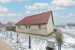 Anpacken in Leopoldshagen: Gestaltbares EFH mit großem Südgarten in unmittelbarer Nähe zum Stettin – Die vollständige Adresse der Immobilie erhältst du vom Anbieter., 17375 Leopoldshagen – Vorschaubild 1