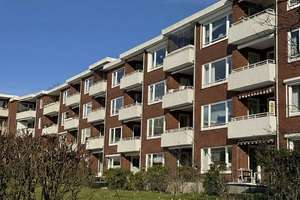 Helle 3-Zimmer-Wohnung mit zwei Balkonen und Tiefgaragenstellplatz in HH-Poppenbüttel