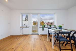 Frisch sanierte 2-ZKB mit West-Balkon & TG-Stellplatz in zentraler Lage - Provisionsfrei!