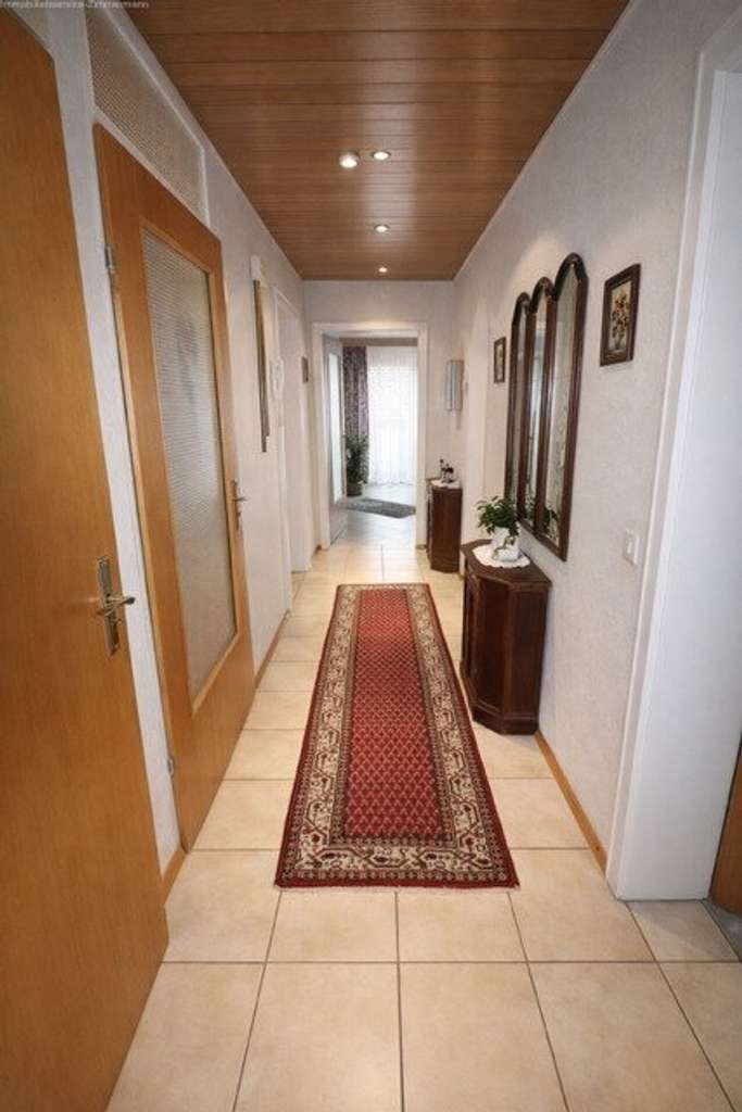 Immobilie in Lauf - Freistehendes EFH in ruhiger Lage und Ausbau-Potential zu verkaufen.  - Bild 3