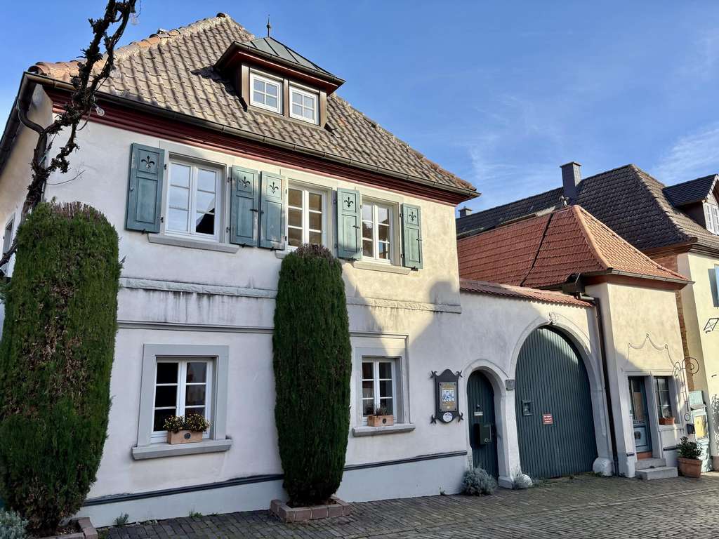 Immobilie in Rhodt unter Rietburg - Einmalige Chance in der Theresienstraße von Rhodt - Charmantes Haus plus zwei Ferienwohnungen - Bild 0