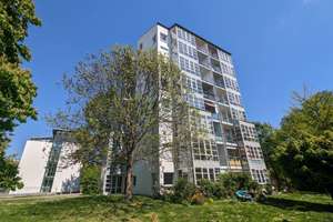 Erstklassige 1,5 -Raumwohnung  mit EBK und Balkon (Wasserblick)  direkt an der Spree !!!!!