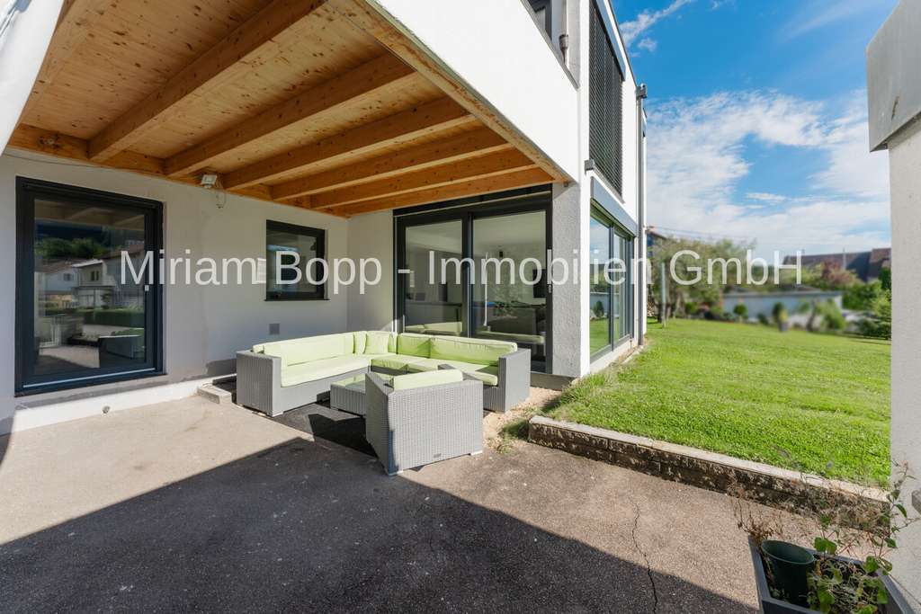 Immobilie in Donzdorf - Kernsanierte 2,5-Zimmer-Erdgeschosswohnung in Reichenbach u.R. mit Ankleide, Garage und Garten - Bild 2