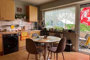 Geräumige, helle 3-Zimmer-Wohnung mit Wohnküche, Aufzug und Balkon