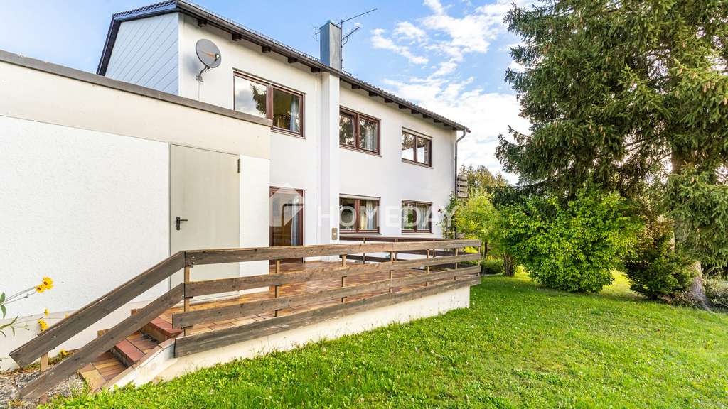 Immobilie in Schöllnach - Geräumiges Einfamilienhaus mit großem Grundstück – ideal für Familien mit Platzbedarf
 - Bild 2
