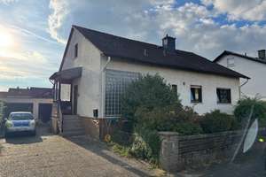 Charmantes Einfamilienhaus mit Ausbaupotenzial und Nebengebäude in ruhiger Wohnlage – Lachenweg 10, 61169 Friedberg (Hessen) – Vorschaubild 2
