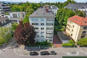 Etagenwohnung mit 5 Zimmern, 2 Balkonen & Garage im ruhigen und begehrten Holzhausenviertel.
