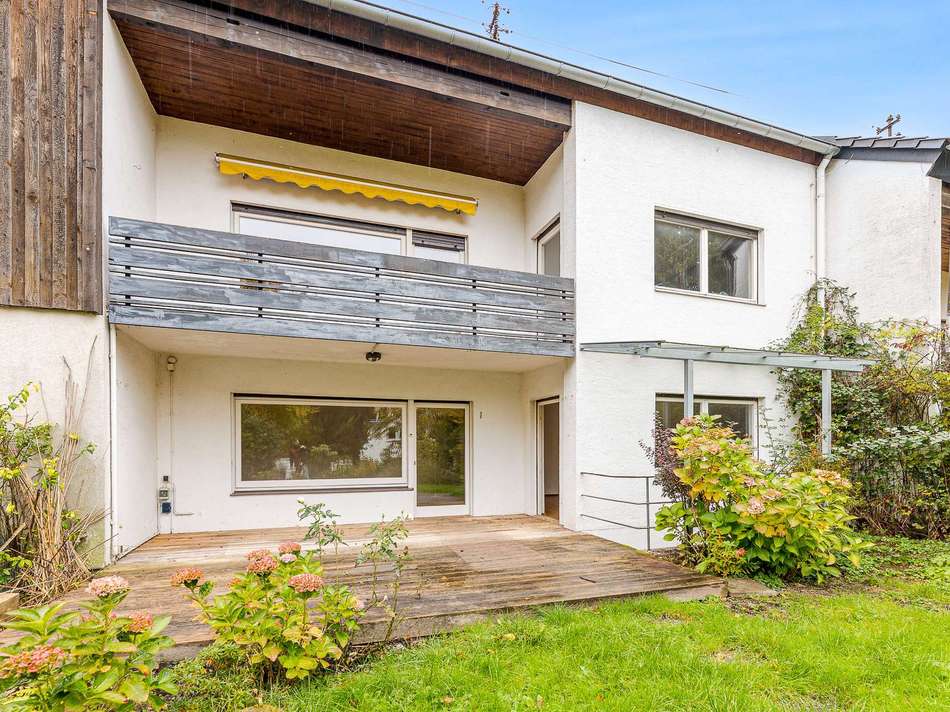 teilüberdachte Terrasse