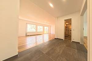 ERSTBEZUG NACH SANIERUNG: Außergewöhnlich schöne 2-Zimmer-Wohnung mit Balkon, zentral und ruhig
