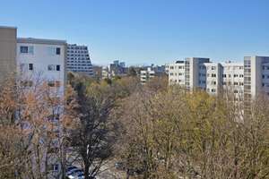 Hoch hinaus im 7. OG: 3 Zimmer mit Bergblick & Wohnküche – frei verfügbar, WG-geeignet