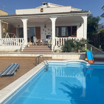 Villa zum Verkauf in AlcanarPlatja Urb. Serramar, 4 Schlafzimmer.