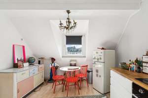 Attraktive 2-Zimmer-Dachgeschosswohnung mit Balkon in Düsseldorf-Oberbilk – Die vollständige Adresse der Immobilie erhältst du vom Anbieter., 40227 Oberbilk, Düsseldorf – Vorschaubild 4