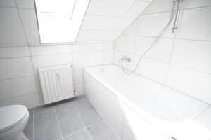~  Tolle Dachgeschosswohnung mit neuem Bad + Laminat + ruhig aber zentral ~ – Niebuhrstraße 78, 47138 Obermeiderich, Duisburg – Vorschaubild 8
