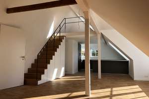 helle und moderne 2-Zimmer-Wohnung mit Galerie, Balkon und EBK in Fuhlsbüttel