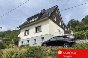 Gepflegtes Einfamilienhaus mit Garage auf großem Grundstück in Siegen- Gosenbach 