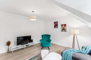 Modernes Wohnen: möblierte 2,5-Zimmer-Dachgeschosswohnung in Düsseldorf-Rath – Reichswaldallee 49, 40472 Rath, Düsseldorf – Vorschaubild 2