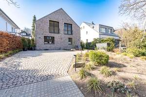 Modernes Einfamilienhaus in begehrter Wohnlage mit großer Terrasse und Garten – Die vollständige Adresse der Immobilie erhältst du vom Anbieter., 22391 Wellingsbüttel, Hamburg – Vorschaubild 41