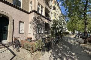 Altbau in Platzlage - sanierungsbedürftige 3-Zimmer Wohnung mit Balkon und Fahrstuhl! – Goslarer Platz 5, 10589 Charlottenburg, Berlin – Vorschaubild 20
