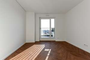 Sehr helle Dachgeschosswohn ung mit Terrasse und einer Süd-West-Ost Aussrichtung! – Moissistraße 31, 12489 Adlershof, Berlin – Vorschaubild 7