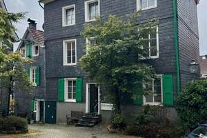 Renovierte helle 2 Zi-Wohnung mit großzügigem Grundriss in ruhiger Lage der Altstadt Lenneps