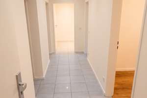 Helle, frisch renovierte 3-Zimmer-Wohnung mit Balkon & Tageslichtbad in Frankfurt- Niederursel – 60439 Niederursel, Frankfurt am Main – Vorschaubild 6