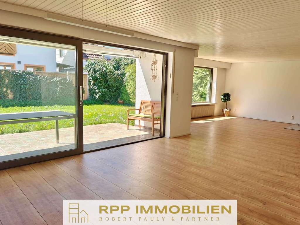 Immobilie in Unterschleißheim - Großzügiges Familienhaus mit vielseitigen Möglichkeiten in ruhiger Lage von Lohhof - Bild 0