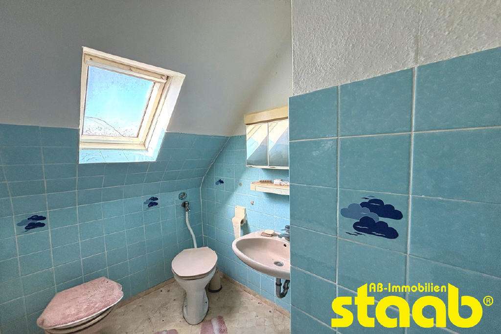 Immobilie in Mainaschaff - SANIERUNGSBEDÜRFTIGES 1-2 FAMILIENHAUS MIT TERRASSE, GARTEN UND GARAGE IN SEHR GUTER LAGE VON  - Bild 12