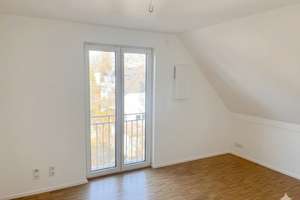Exklusive drei Zimmer Dachgeschosswohnung mit Balkon – Wachtelweg 29, 81827 Waldtrudering, München – Vorschaubild 8