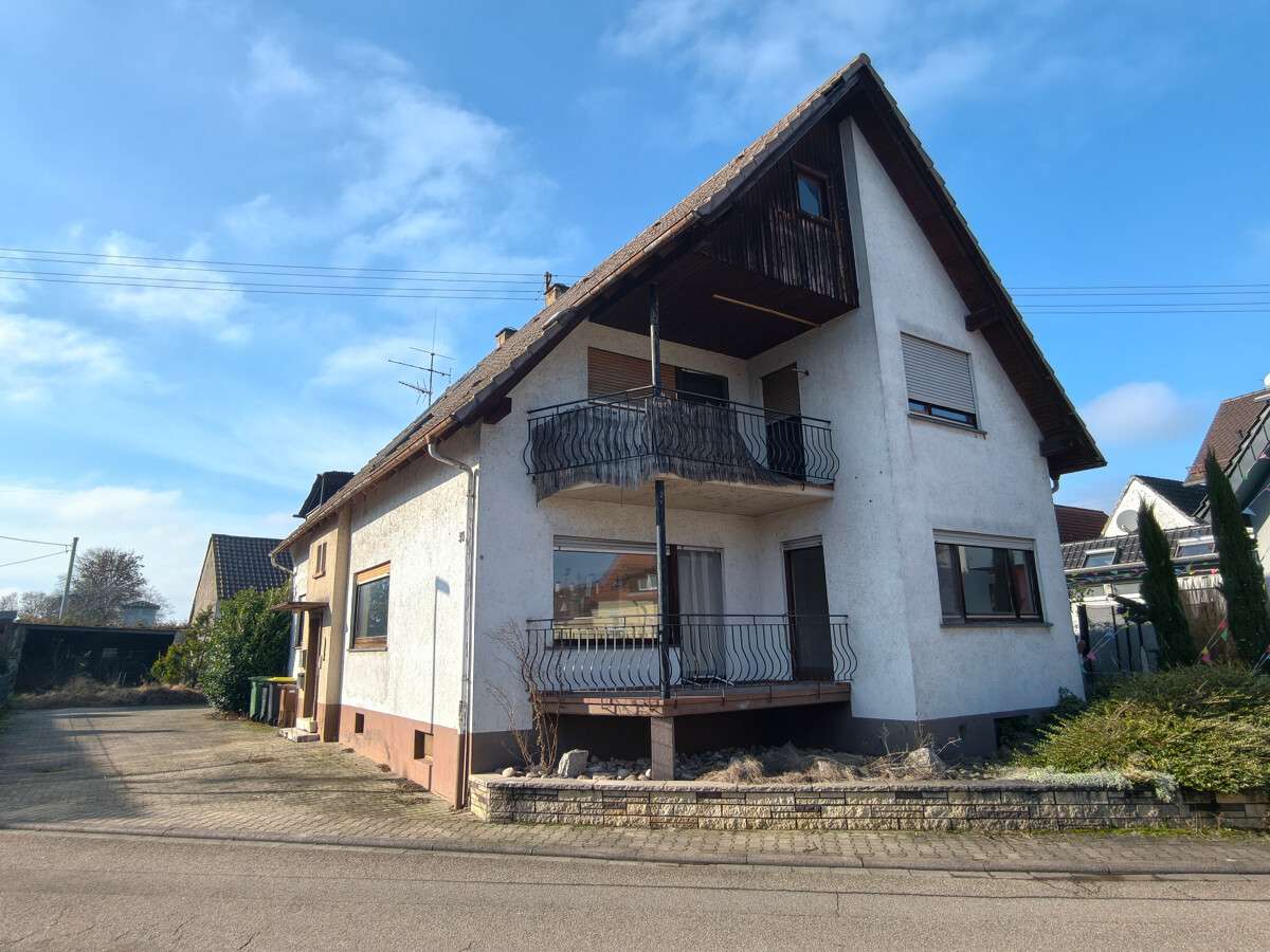 Jetzt KfW-Förderung sichern – Zweifamilienhaus mit viel Perspektive!, Rastatt Kreis – Bild 1