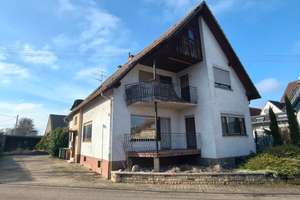 Jetzt KfW-Förderung sichern – Zweifamilienhaus mit viel Perspektive! – Die vollständige Adresse der Immobilie erhältst du vom Anbieter., 76437 Rastatt – Vorschaubild 1