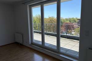 2 Zimmern Dachgeschosswohnung mit 23,5 qm Dachterasse von Privat