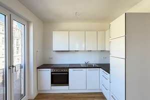 Zentrale 2-Raum-Wohnung mit Einbauküche und Balkon