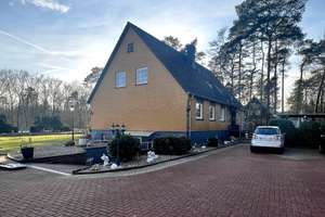 Großzügiges Zweifamilienhaus in Hambühren! Großes Grundstück ! / weiteres Bauland vorhanden ! – Die vollständige Adresse der Immobilie erhältst du vom Anbieter., 29313 Hambühren – Vorschaubild 1