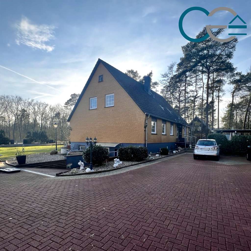 Immobilie in Hambühren - Großzügiges Zweifamilienhaus in Hambühren! Großes Grundstück ! / weiteres Bauland vorhanden ! - Bild 0