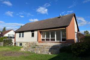 Helles charmantes Einfamilienhaus in Bubenreuth mit riesigem Garten – Die vollständige Adresse der Immobilie erhältst du vom Anbieter., 91088 Bubenreuth – Vorschaubild 1