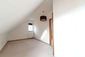 Balkon, TG-Stellplatz, Aufzug - Helle 3-Zimmer-Maisonette Baujahr 98 mit Tageslichtbad und Parkett! – Bärengasse a.A., 7747 Lobeda-Altstadt, Jena – Vorschaubild 17