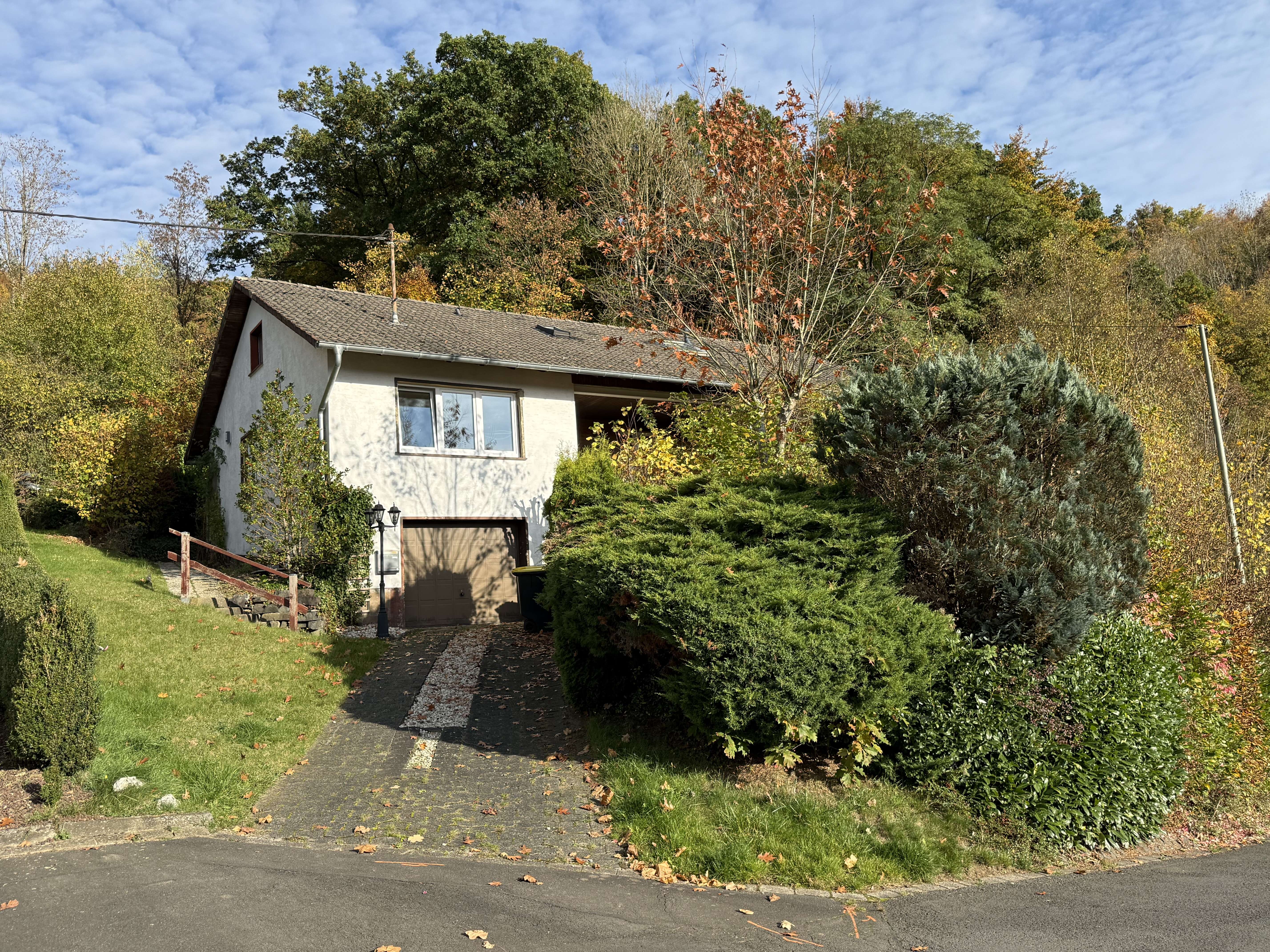 EFH in TOLLER LAGE mit eigenem Waldzugang – teilsaniert, Altenkirchen Westerwald Kreis – Bild 1